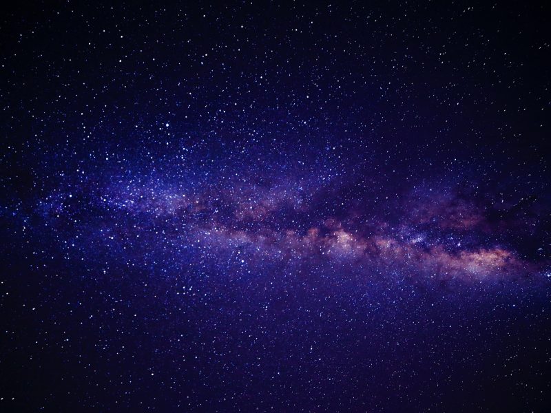 手机存储空间管理界面示意，崩坏星穹铁道 App 占用空间与可清理缓存条目并列显示